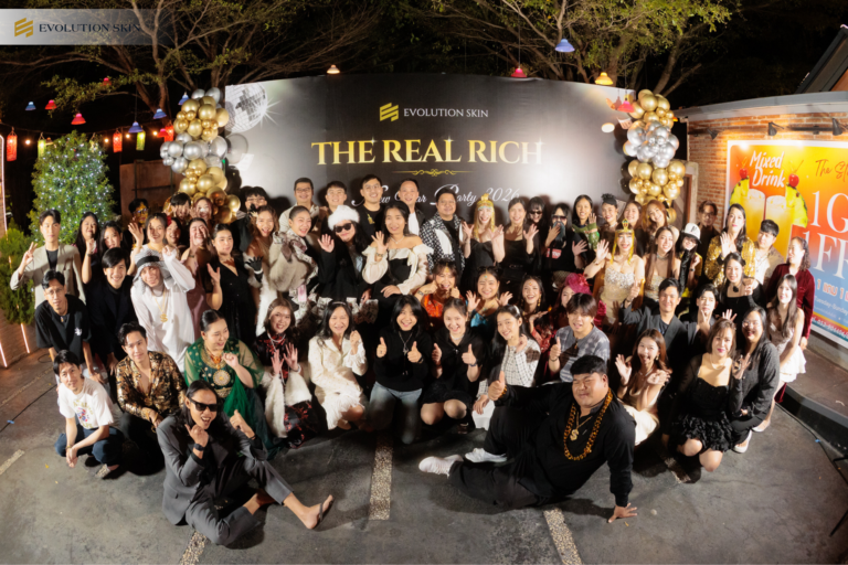 เอฟโวลูชั่นสกิน ส่งท้ายปีสุดแกลม กับงาน “THE REAL RICH PARTY”